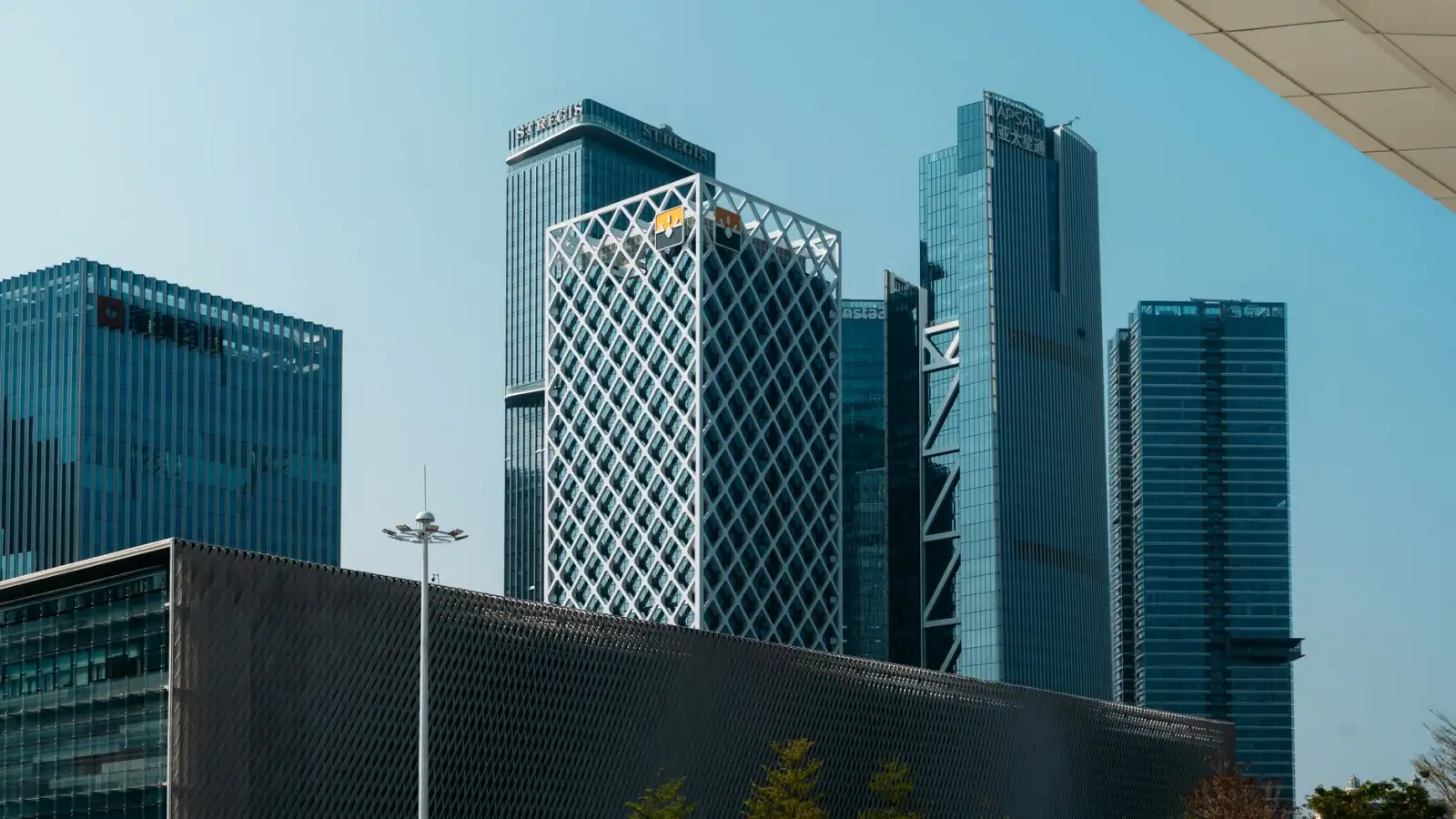 工业自动化中信号隔离器的选型要点与抗干扰技术分析