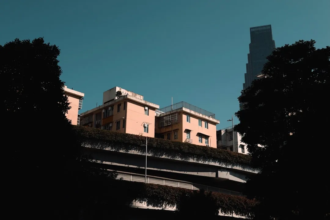 配电器与安全栅协同应用保障信号传输可靠性的技术解析